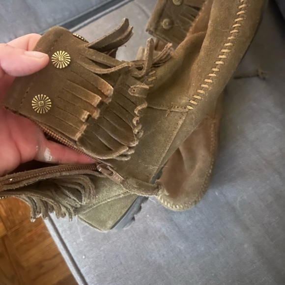 Minnetonka Fringe (Bin 1) - Picture 2 of 3